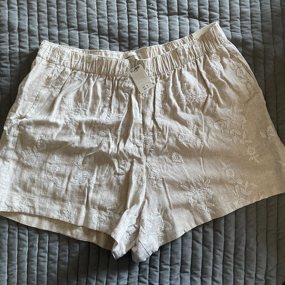 Cream High Waisted Embroidered Shorts, Never Worn